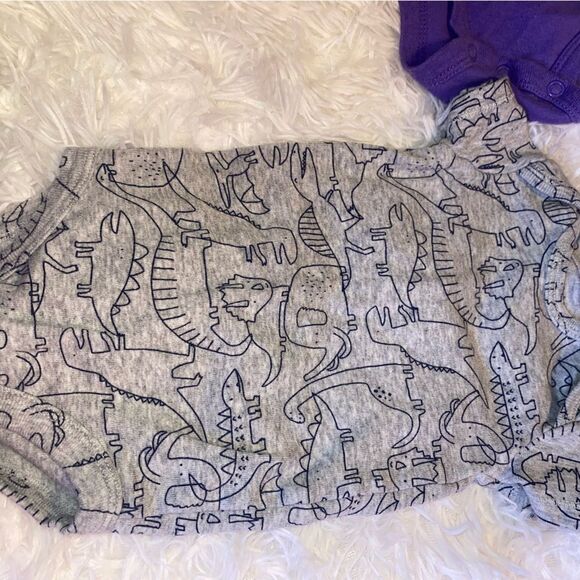 Bundle (5) 3M Baby Girl Short Sleeve Onesies, (4) Carters (1) OshKosh - Picture 3 of 6